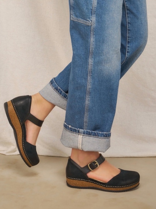 Dansko Shoes - Dansko Mae 38, Fits like a 39?